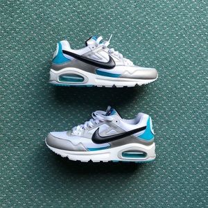 Nike Air Max Skyline Size 9
